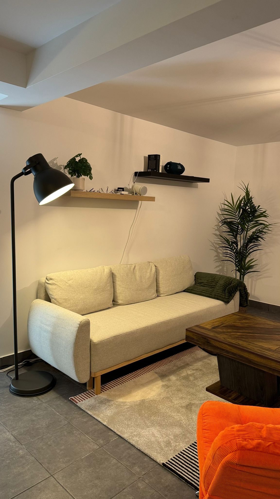 Lower level lounge